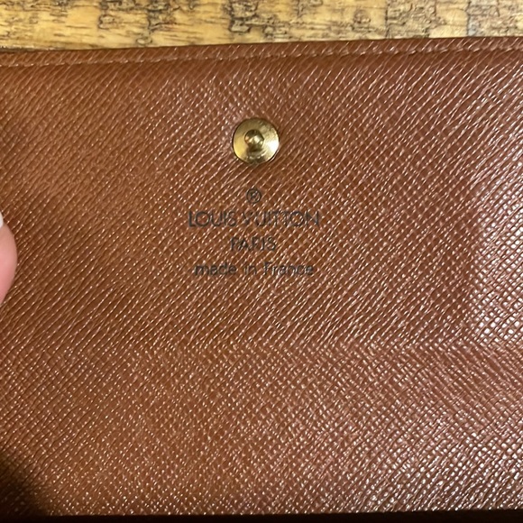 EUC Louis Vuitton Sarah International wallet - Picture 8 of 9